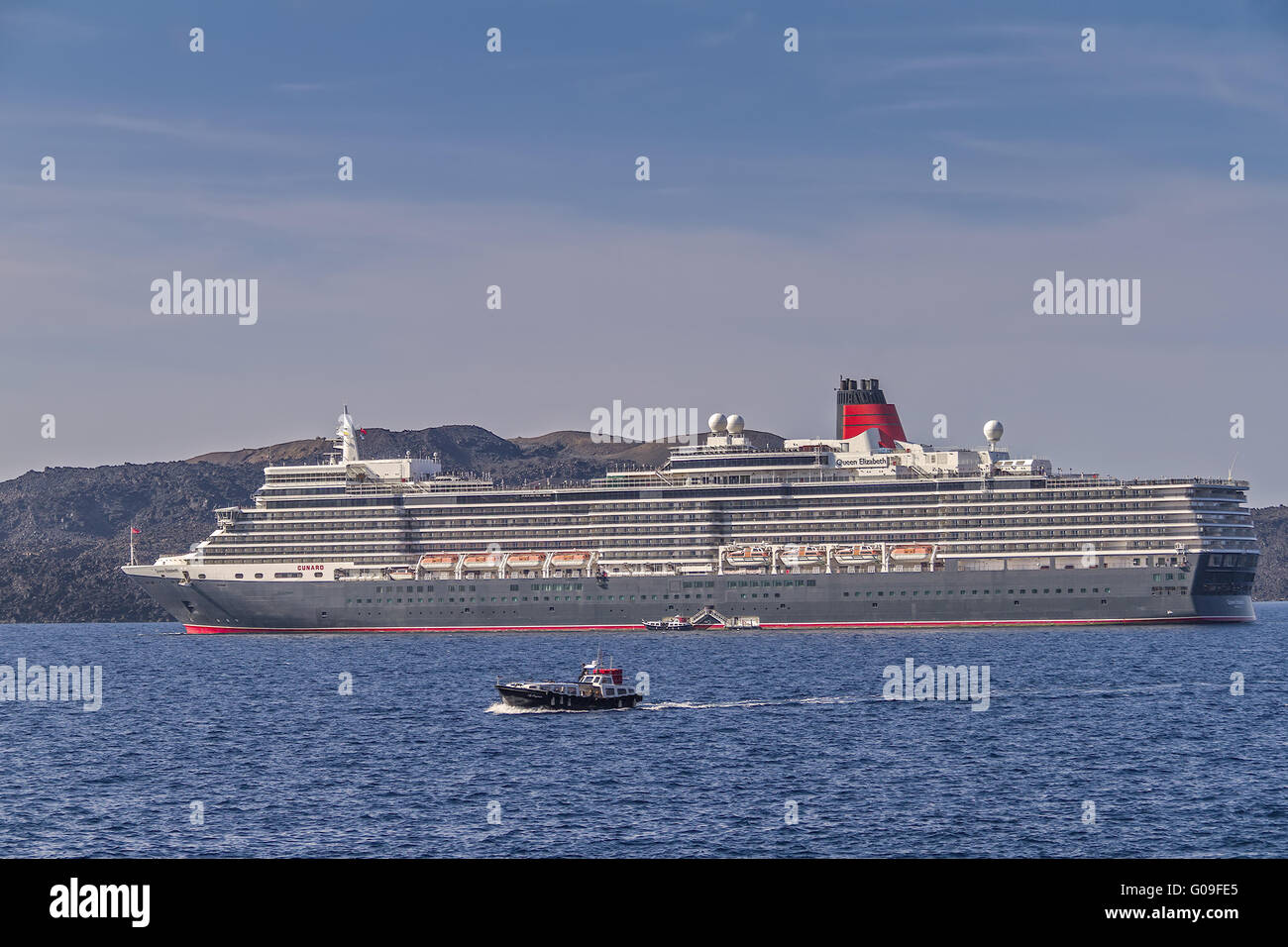 Passengers Leaving Queen Elizabeth At Santorini Gr Stock Photo
