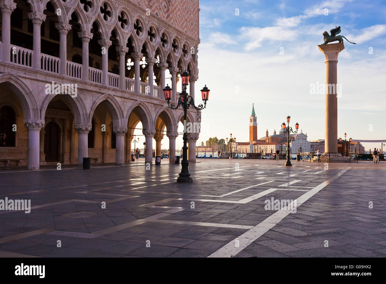 Column doge hi-res stock photography and images - Alamy