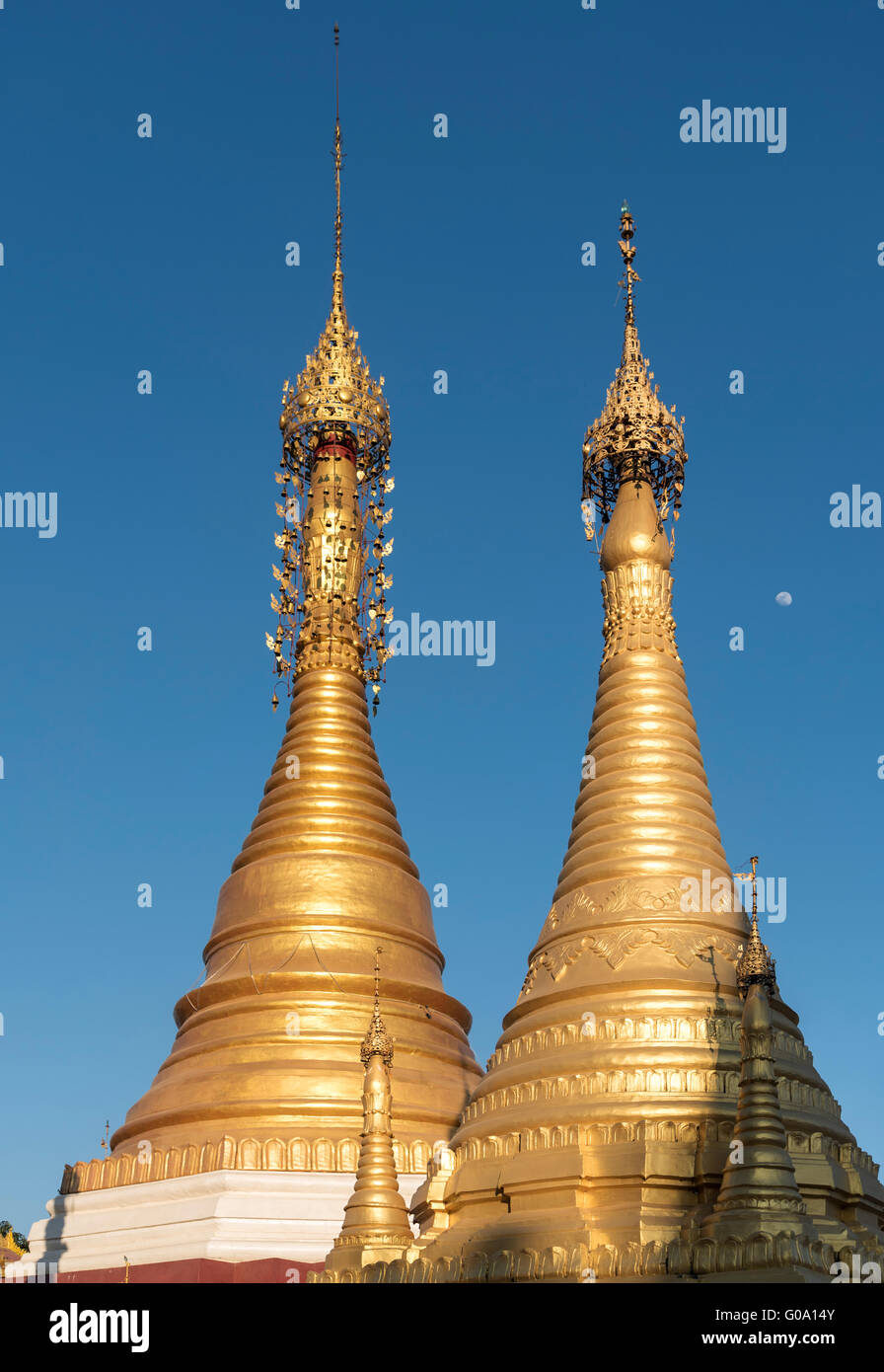 Golden stupas at Nigyon Taungyon Kyaung Temple, Nyaungshwe (Nyaung Shwe), Burma (Myanmar) Stock Photo