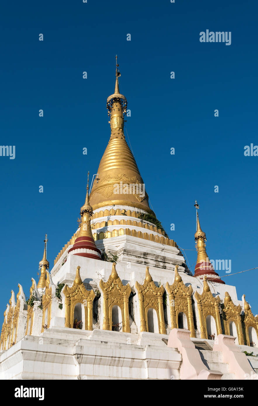 Golden stupa, Nyaungshwe (Nyaung Shwe), Burma (Myanmar) Stock Photo