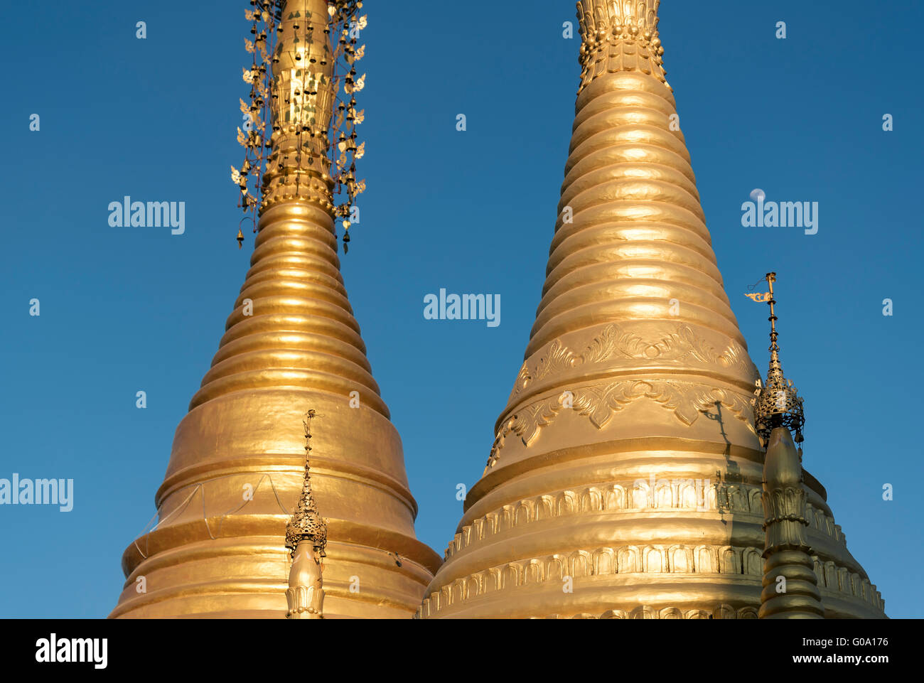 Golden stupas at Nigyon Taungyon Kyaung Temple, Nyaungshwe (Nyaung Shwe), Burma (Myanmar) Stock Photo