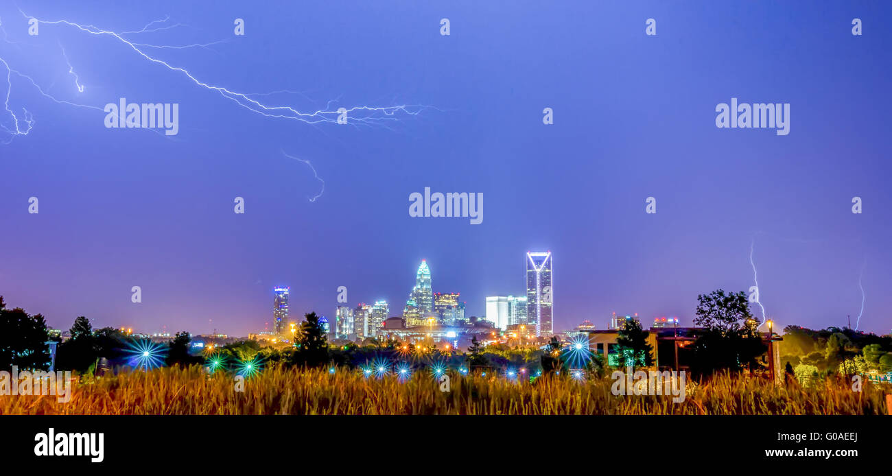 lightning thunder bolts over charlotte skyline Stock Photo Alamy