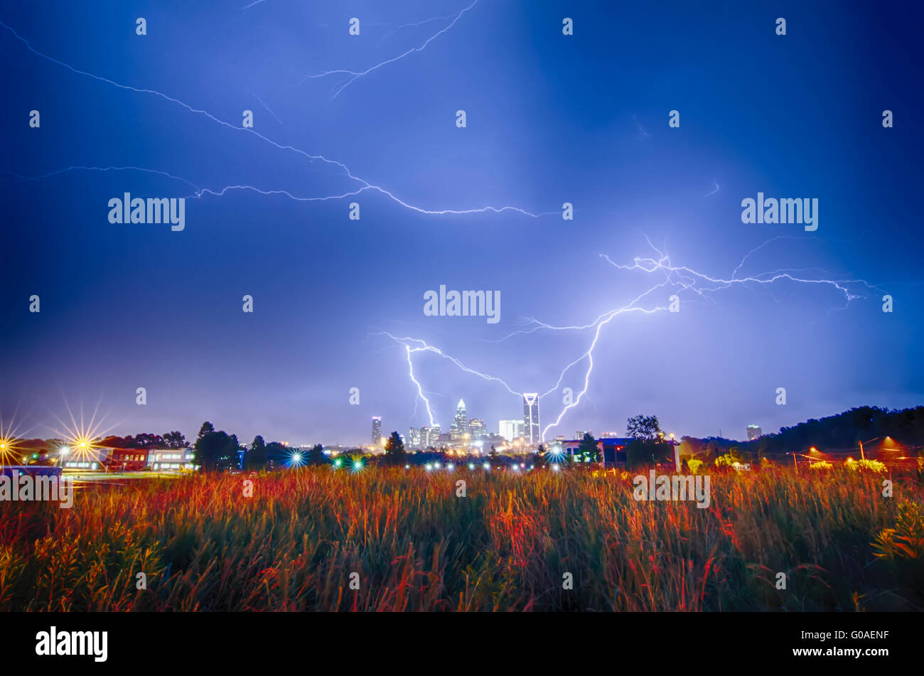 lightning thunder bolts over charlotte skyline Stock Photo Alamy