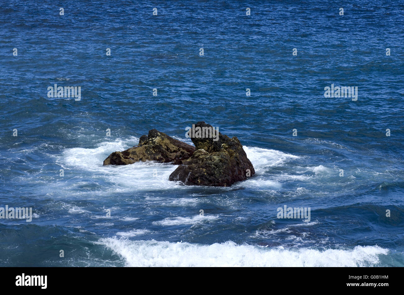 Stones sea water drops hi-res stock photography and images - Alamy