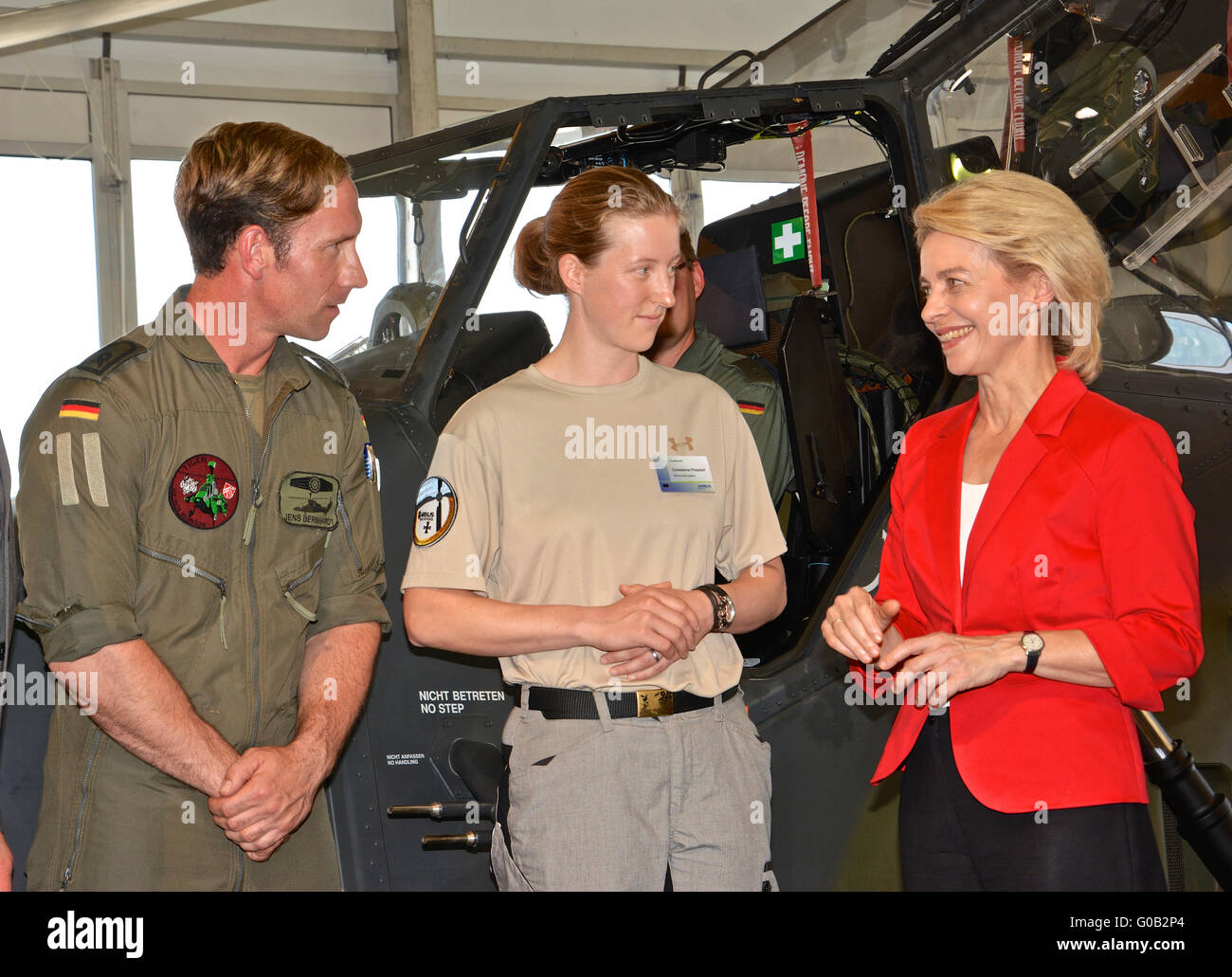 Minister of defence von der Leyen  with soldiers Stock Photo