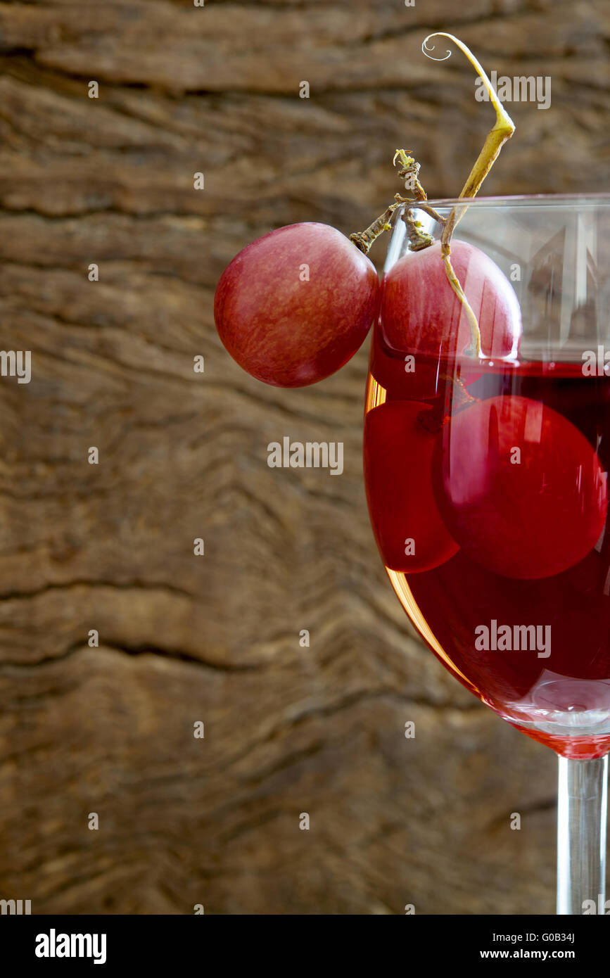 rose wine and grapes Stock Photo Alamy