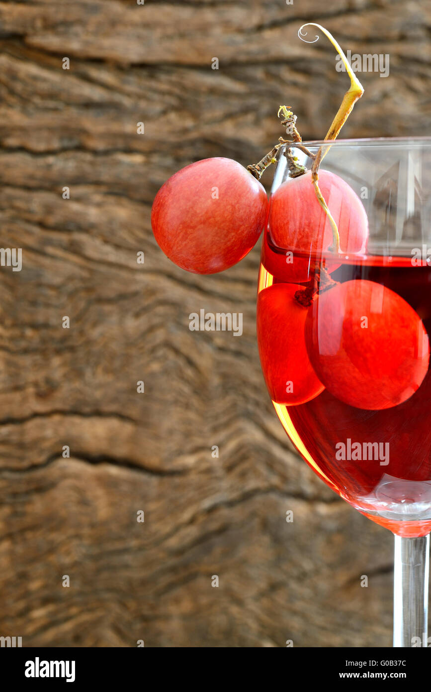 rose wine and grapes Stock Photo Alamy