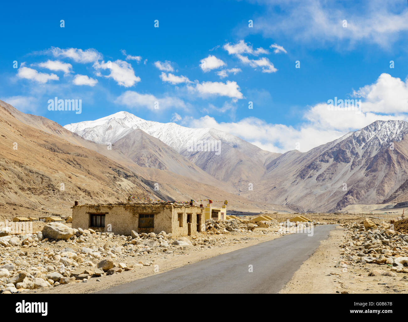 Plains indian village hi-res stock photography and images - Alamy