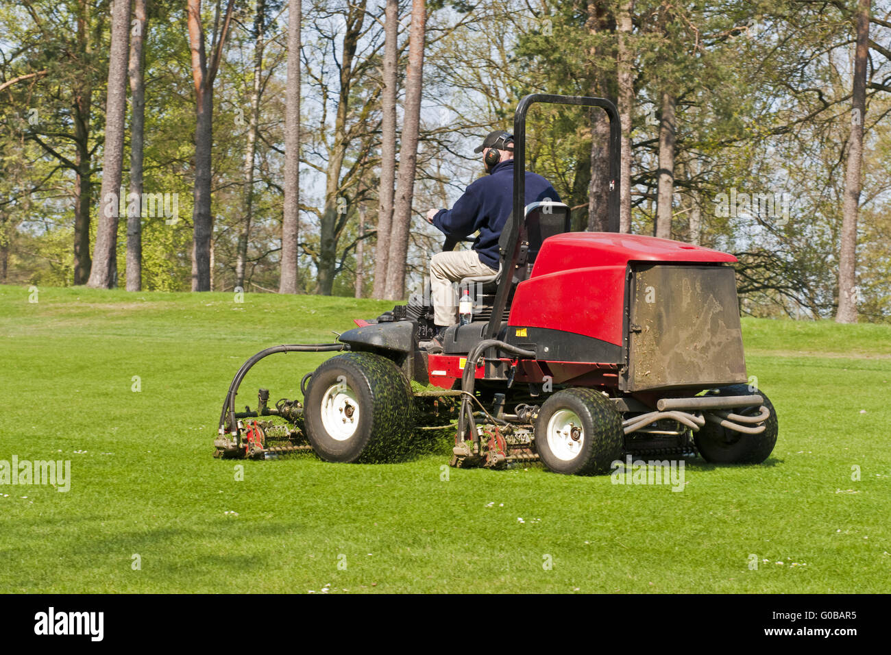 Mowing golf course hires stock photography and images Alamy