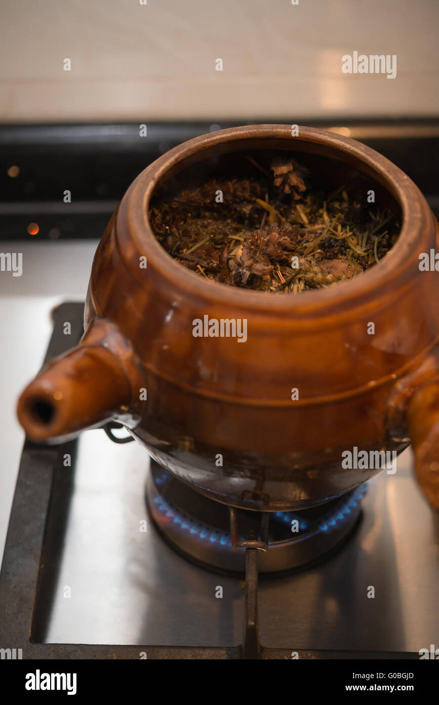 Pot on burner hi-res stock photography and images - Alamy