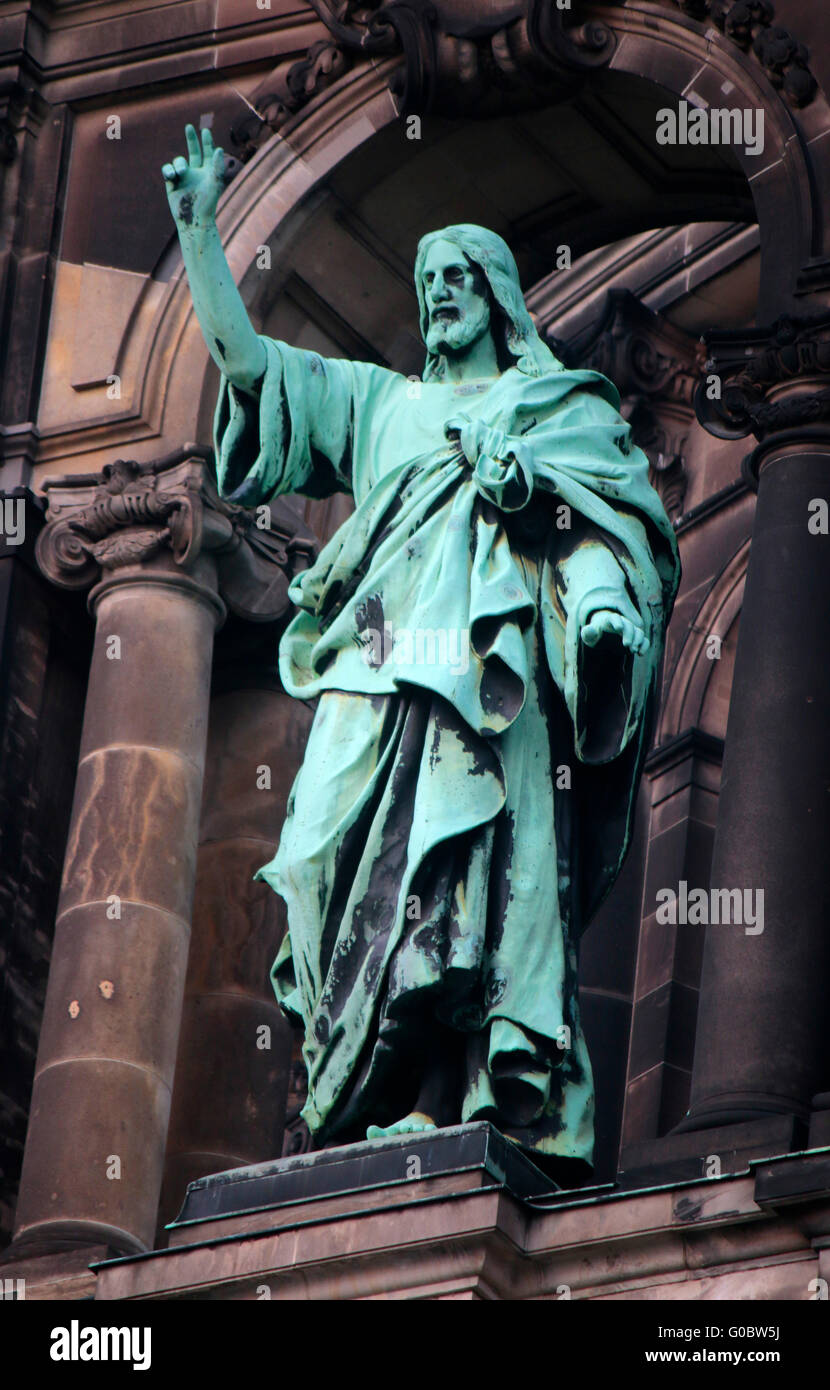 eine Jesus Christus Skulptur am Berliner Dom, Berlin-Mitte. Stock Photo