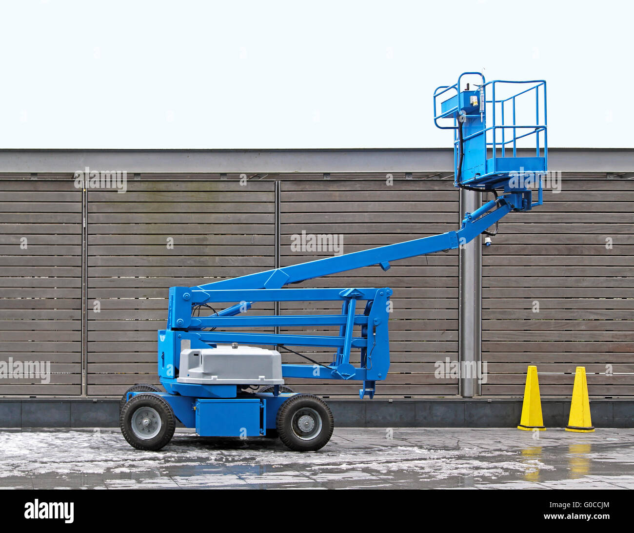 Articulated boom lift hi-res stock photography and images - Alamy
