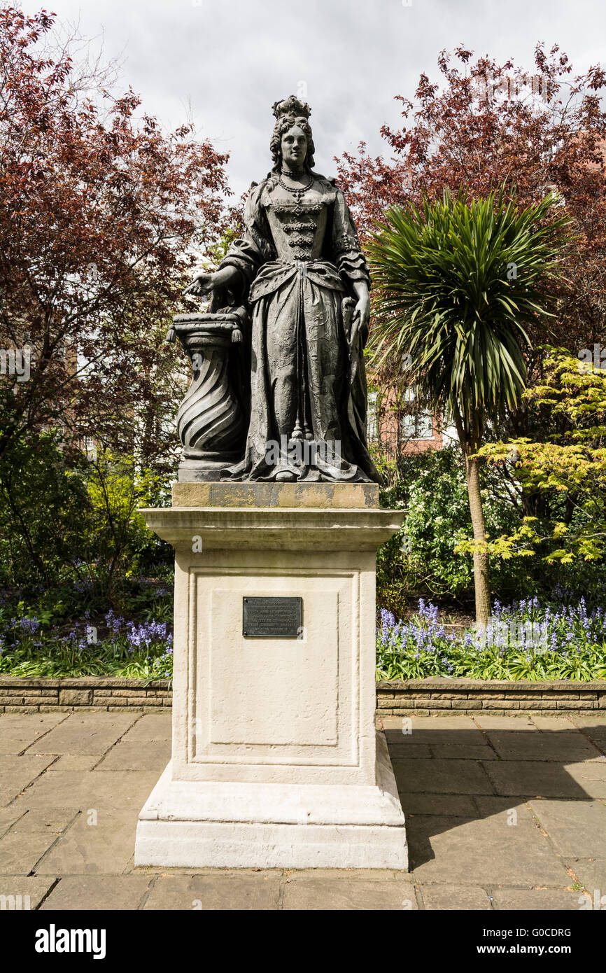 Statue of Queen Charlotte, consort of KIng 111, in Queens Square