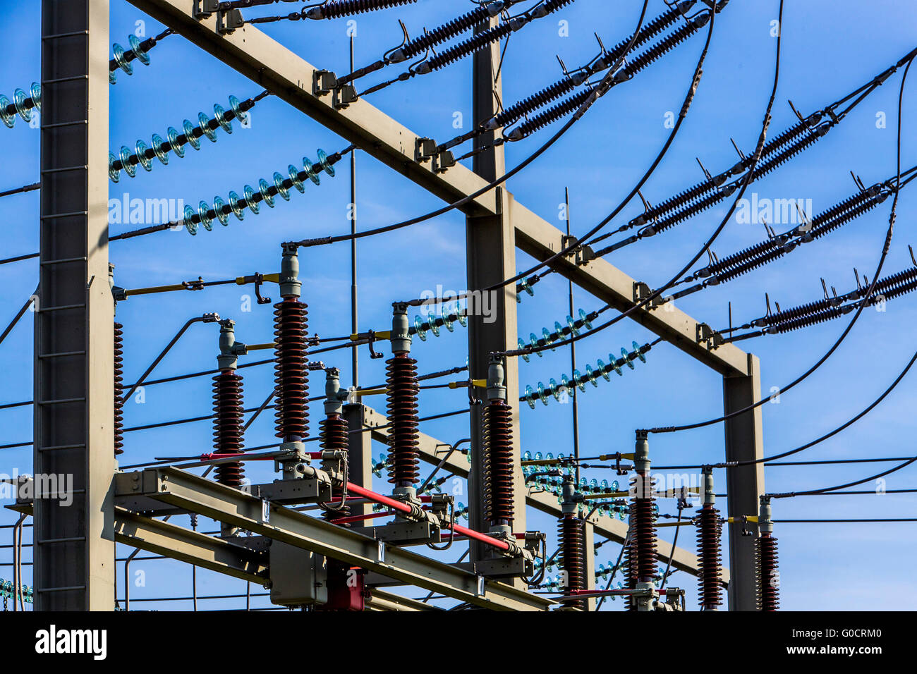 Substation, switchgear, transformation of electrical energy between two
