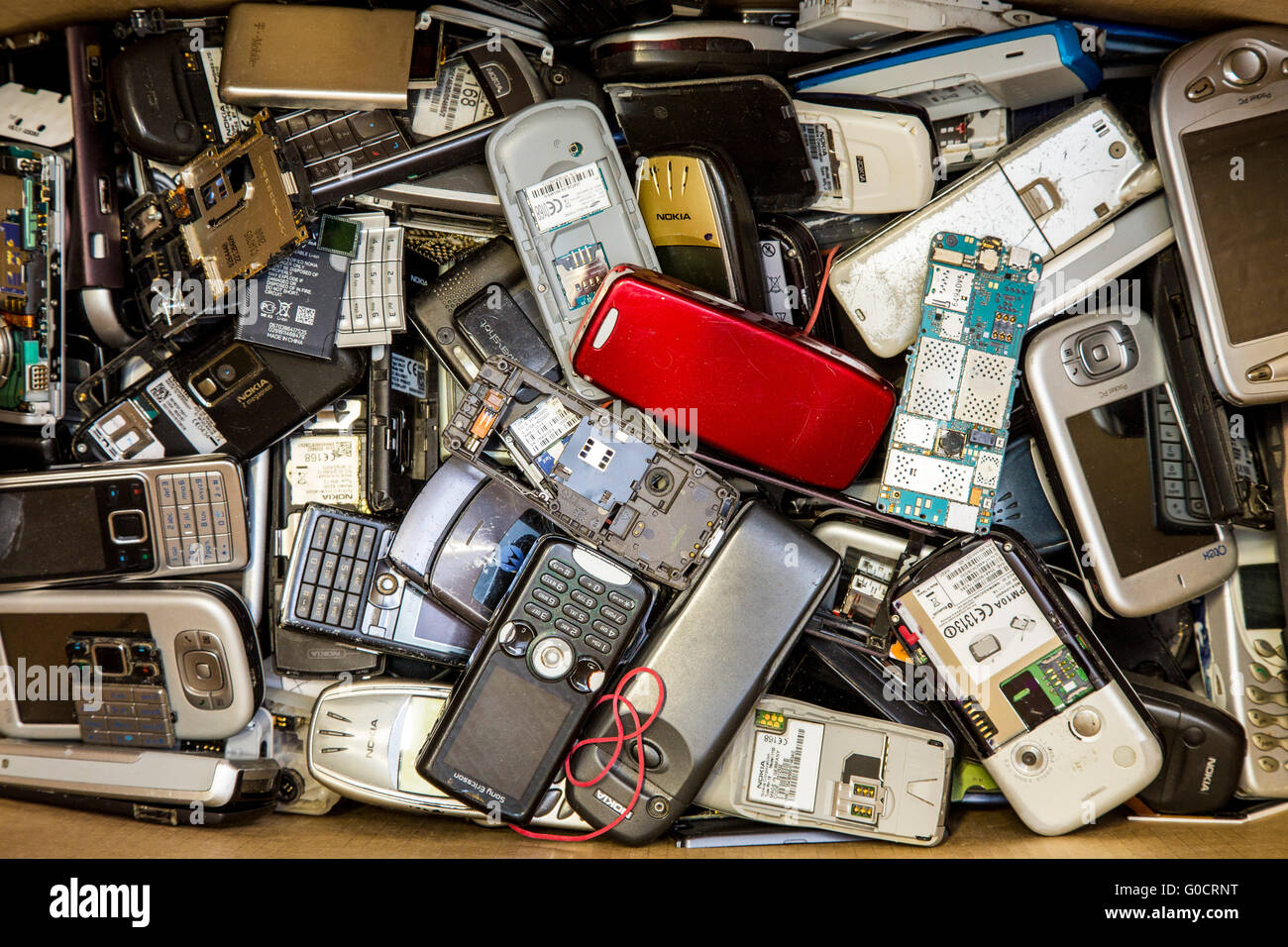 Used mobile phones hi-res stock photography and images - Alamy