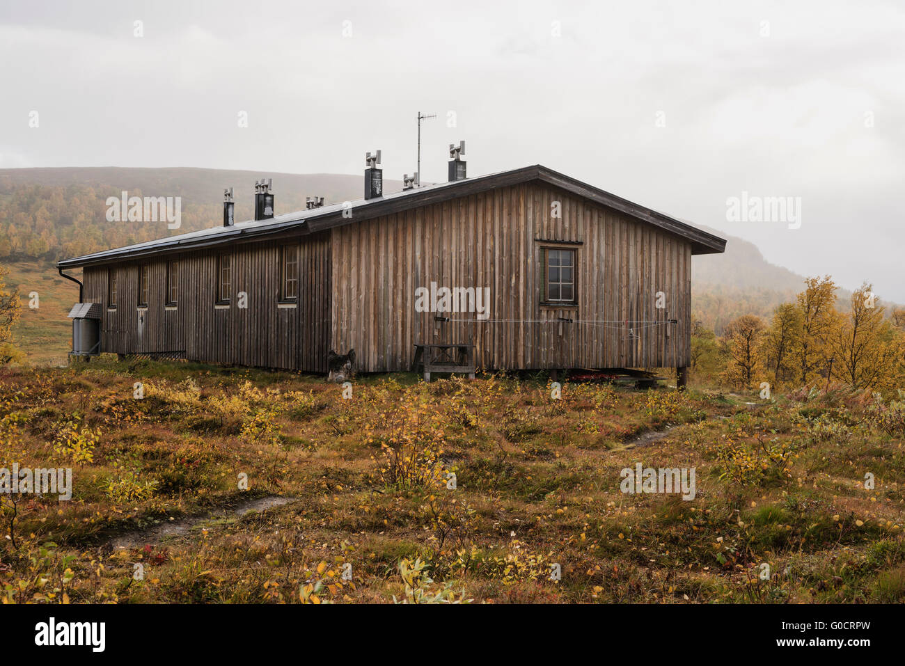 STF Serve hut in autumn, Kungsleden trail, Lapland, Sweden Stock Photo