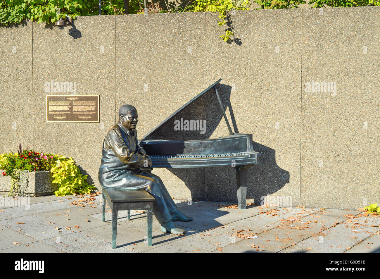 Ottawa, Canada - June 30, 2015: New monument honoring Canadian jazz great Oscar Peterson is unveiled by Queen Elizabeth outside Stock Photo