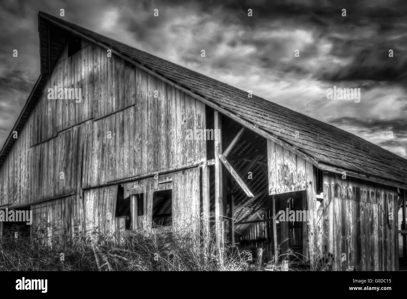 Old countryside home wooden Black and White Stock Photos & Images - Alamy