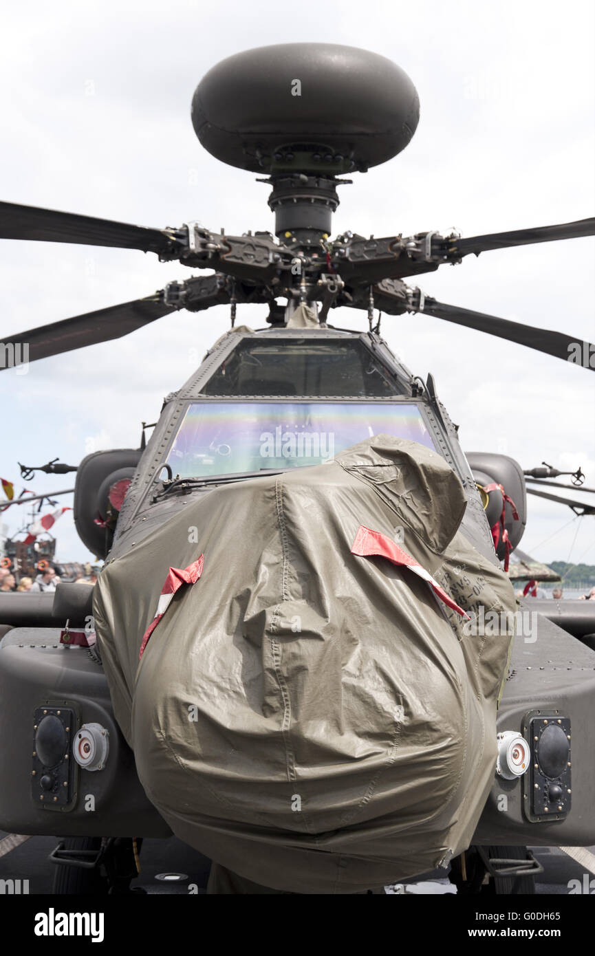 Helcopter AH-64 Apache on the Royal Navy Landing P Stock Photo - Alamy