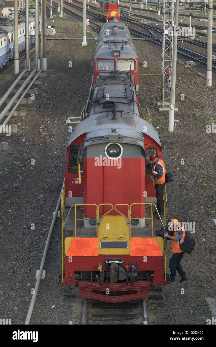 Diesel type CHME3T-7451 on the rails at station Stock Photo