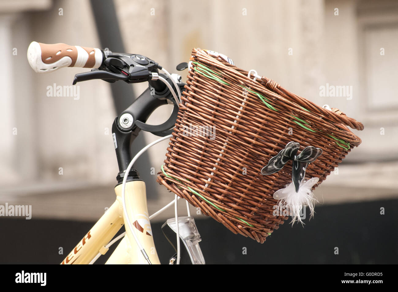Pretty retro front wicker bicycle basket closeup Stock Photo Alamy