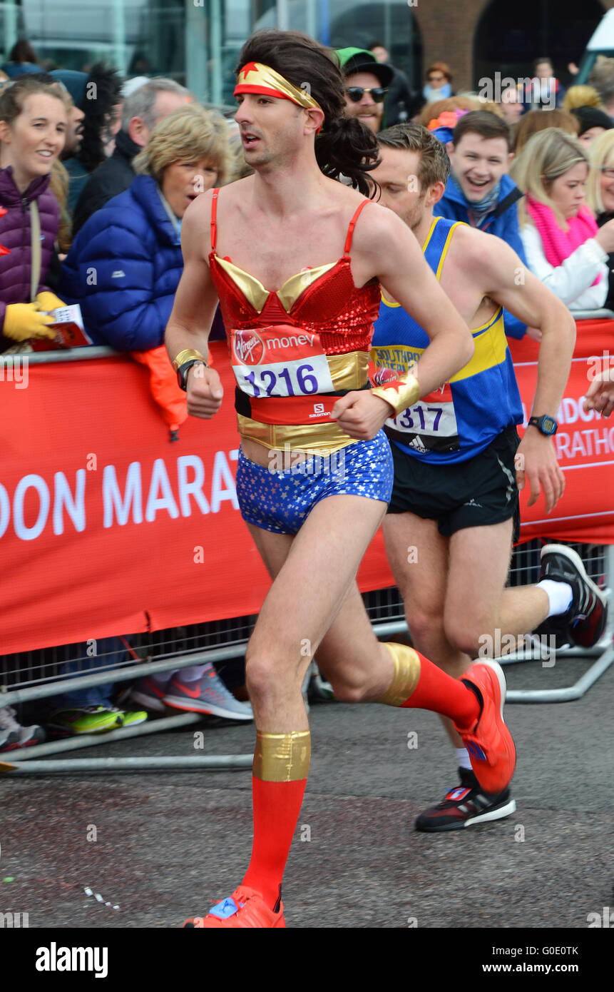 Club and fun runners during the 2016 London Marathon Stock Photo