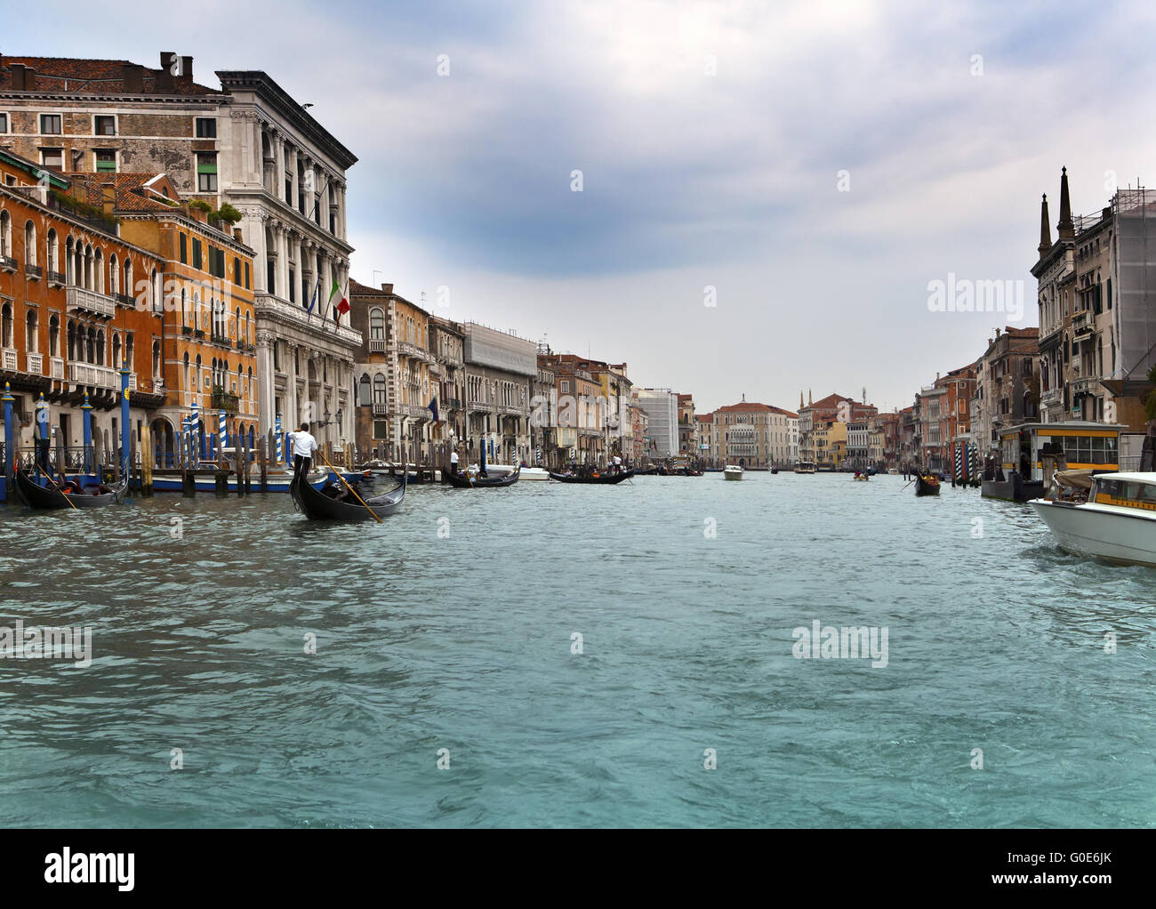 Gondola cruise ship venice hi-res stock photography and images - Alamy