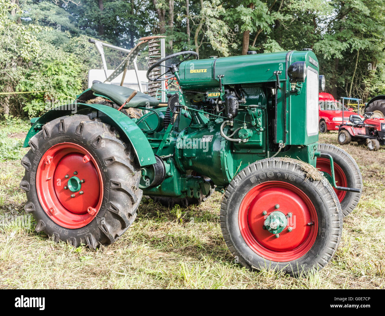 Vintage Tractor 7-8/10 Deutz 06 Six-Cylinder Military & Unimog Skoda Story  