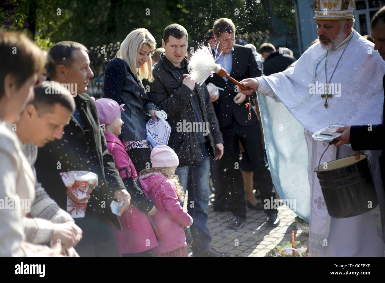 Kolomyia, Ukraine. 1st May, 2016. An Orthodox priest blesses believers and baskets with painted eggs and kulichi, traditional Easter cake, as they celebrate Orthodox Easter. © Nazar Furyk/ZUMA Wire/Alamy Live News Stock Photo
