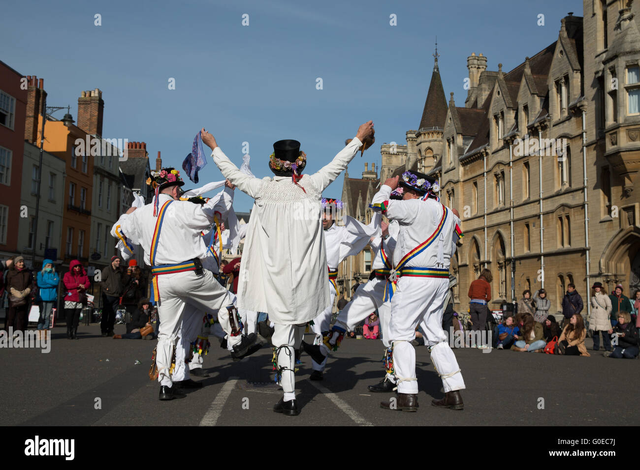Oxford, UK. 1st May 2016. Students revellers and morris dancers during