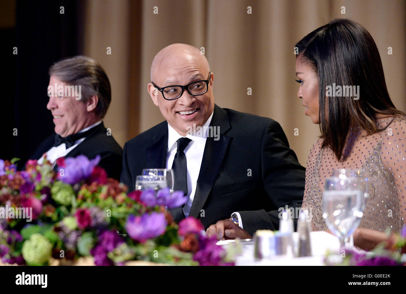Comedian Larry Wilmore speaks with First Lady Michelle Obama during the(02)