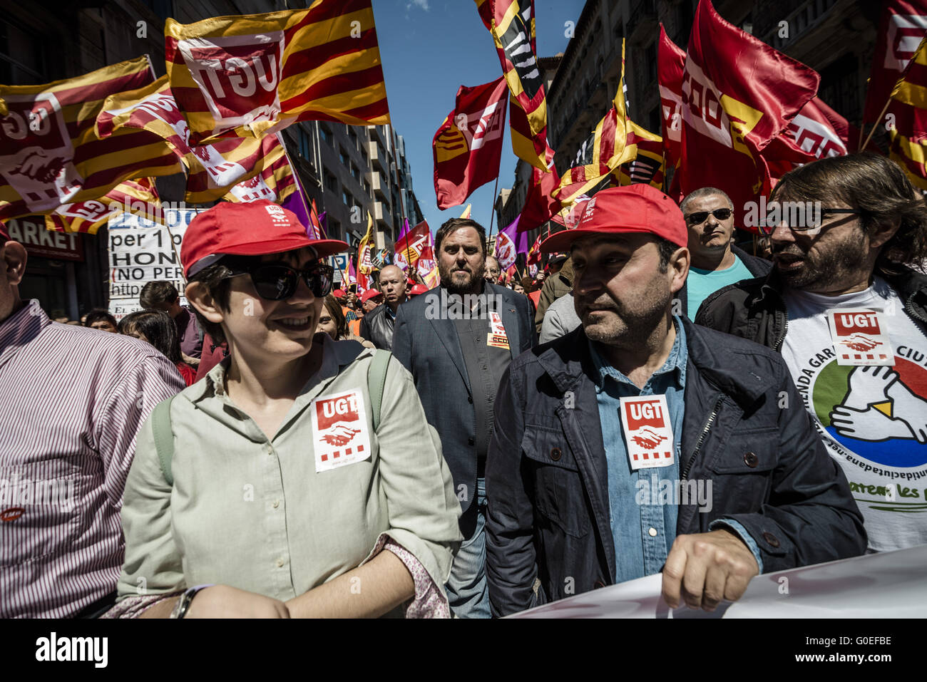 Barcelona, Catalonia, Spain. 1st May, 2016. ORIOL JUNQUERAS (C), Catalan Minister of Economy and Finance, participates in the march of thousands through the city center of Barcelona to protest against social poverty and for dignified working conditions and wages on 1st of May. © Matthias Oesterle/ZUMA Wire/Alamy Live News Stock Photo