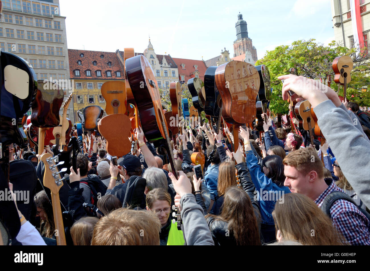 Wroclaw, Poland. 1st May, 2016. Over 7 thousands guitarists achieve new Guiness Record playing Hey Joe during Thanks Jimi Festival on 1st May 2016 in Wroclaw, Poland. Credit:  Bartlomiej Magierowski/Alamy Live News Stock Photo