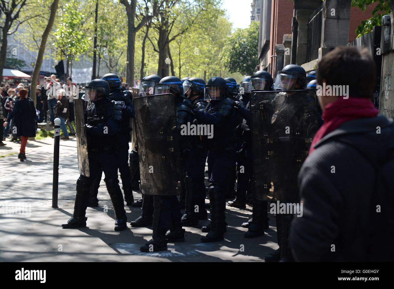 Paris, France. 1 May 2016. Riot police face off against a hostile crowd. Credit: Marc Ward/Alamy Live News Stock Photo