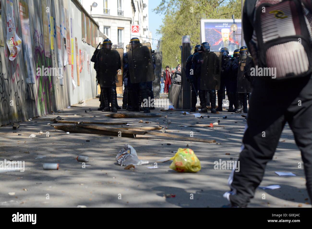 Paris, France. 1 May 2016. Slabs of concrete, teargas cannisters and blocks of wood litter the road after they were thrown at police. Credit: Marc Ward/Alamy Live News Stock Photo