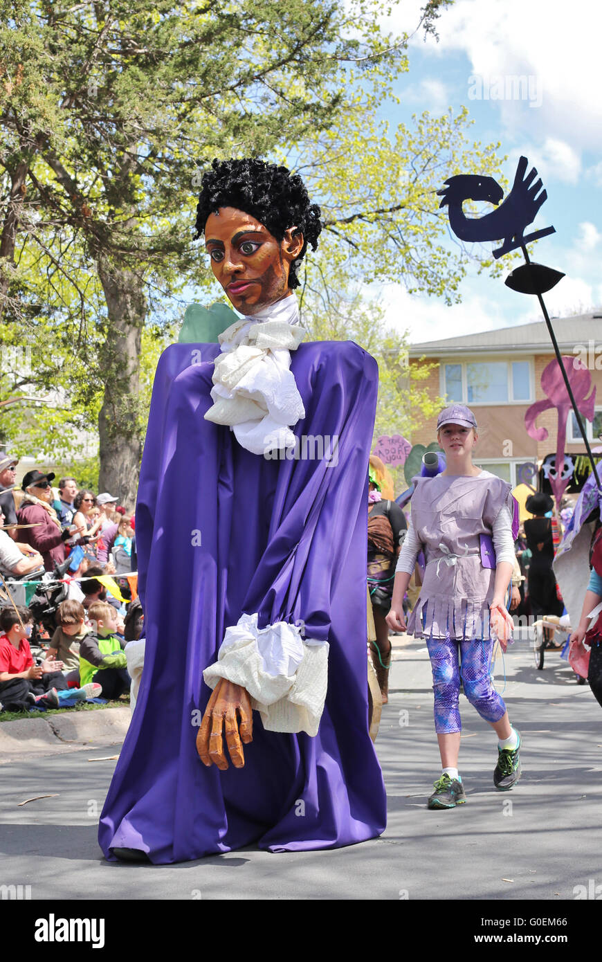 Minneapolis, Minnesota, USA. 1st May, 2016. A large puppet in the likeness of Prince honors the