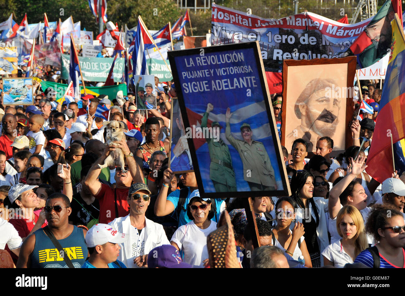 Havana, Cuba. 1st May, 2016. Cubans and foreign guests parade in