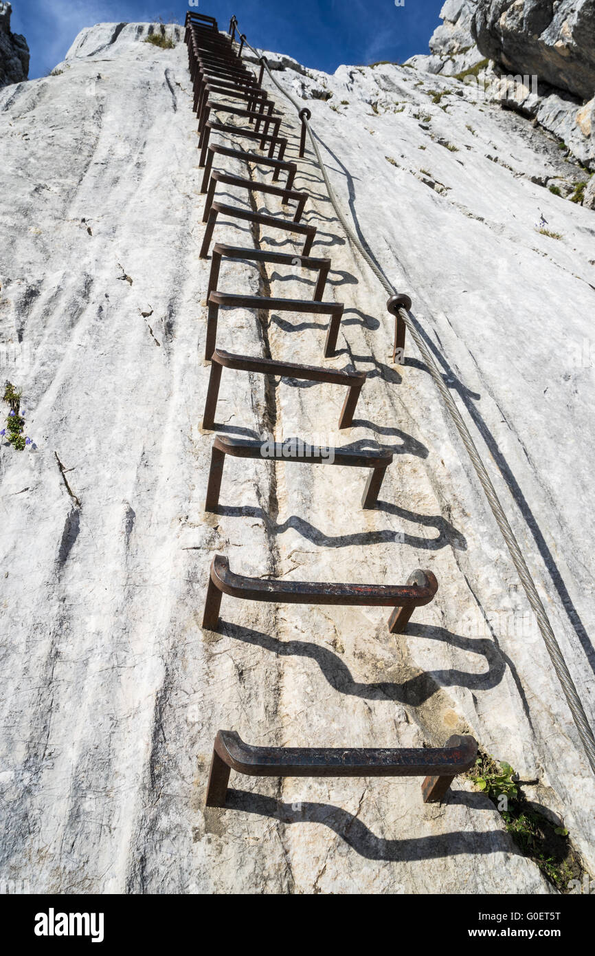 Dangerous ladder hires stock photography and images Alamy