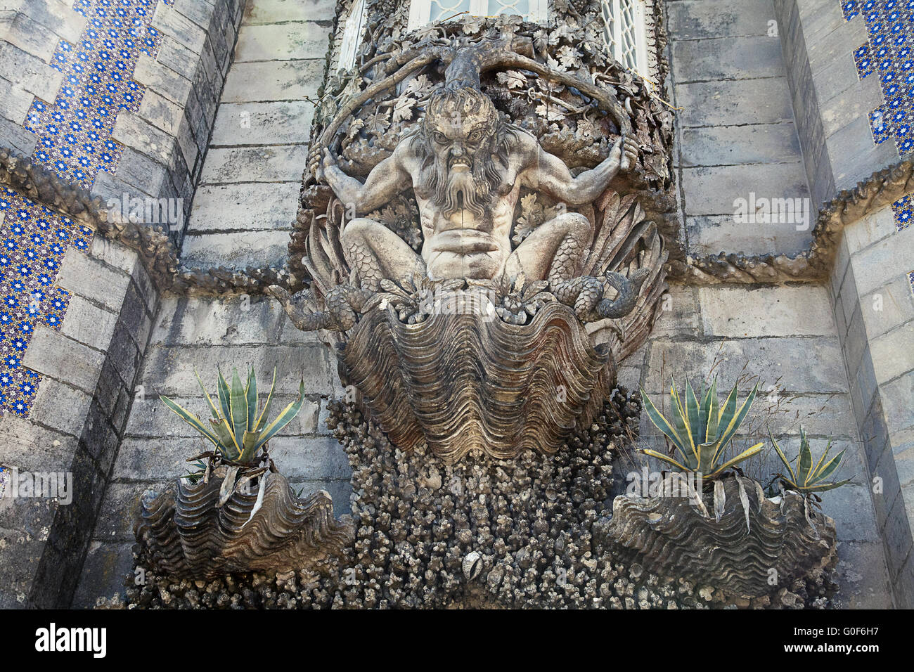 https://c8.alamy.com/comp/G0F6H7/stone-carving-sea-monster-in-pena-palace-G0F6H7.jpg