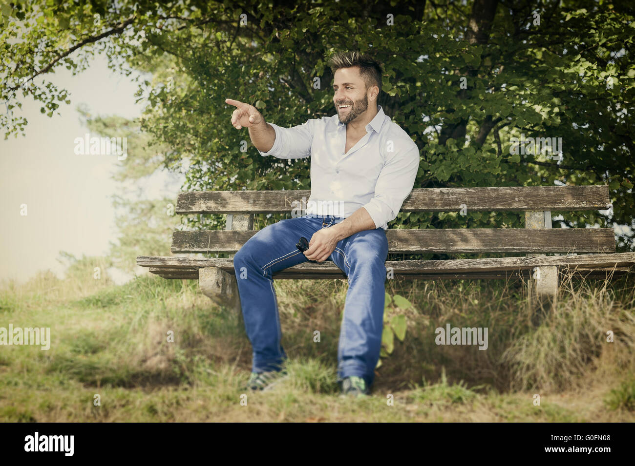 Man pointing horizon hi-res stock photography and images - Alamy