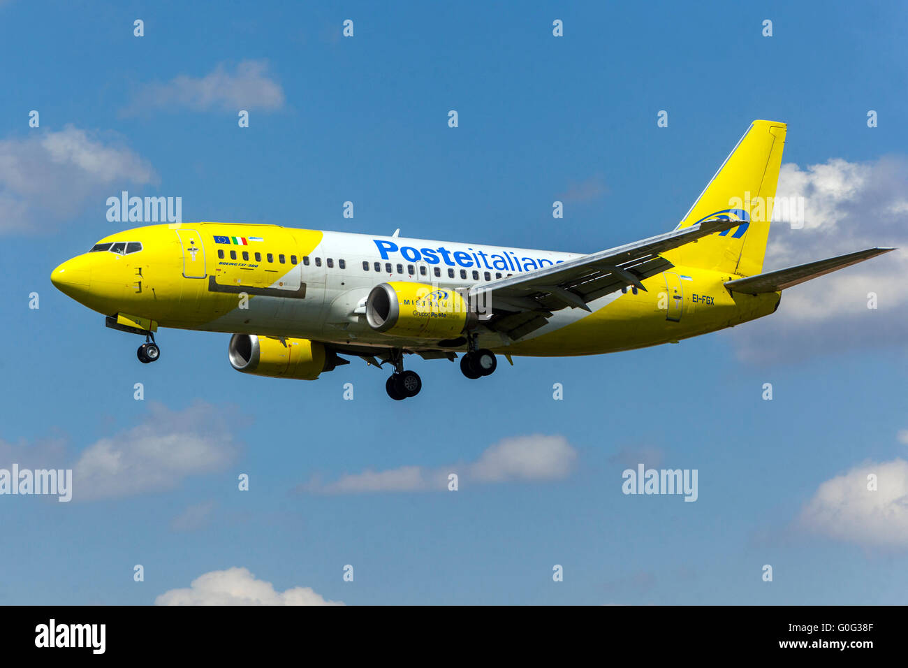 Poste italiane plane hi-res stock photography and images - Alamy