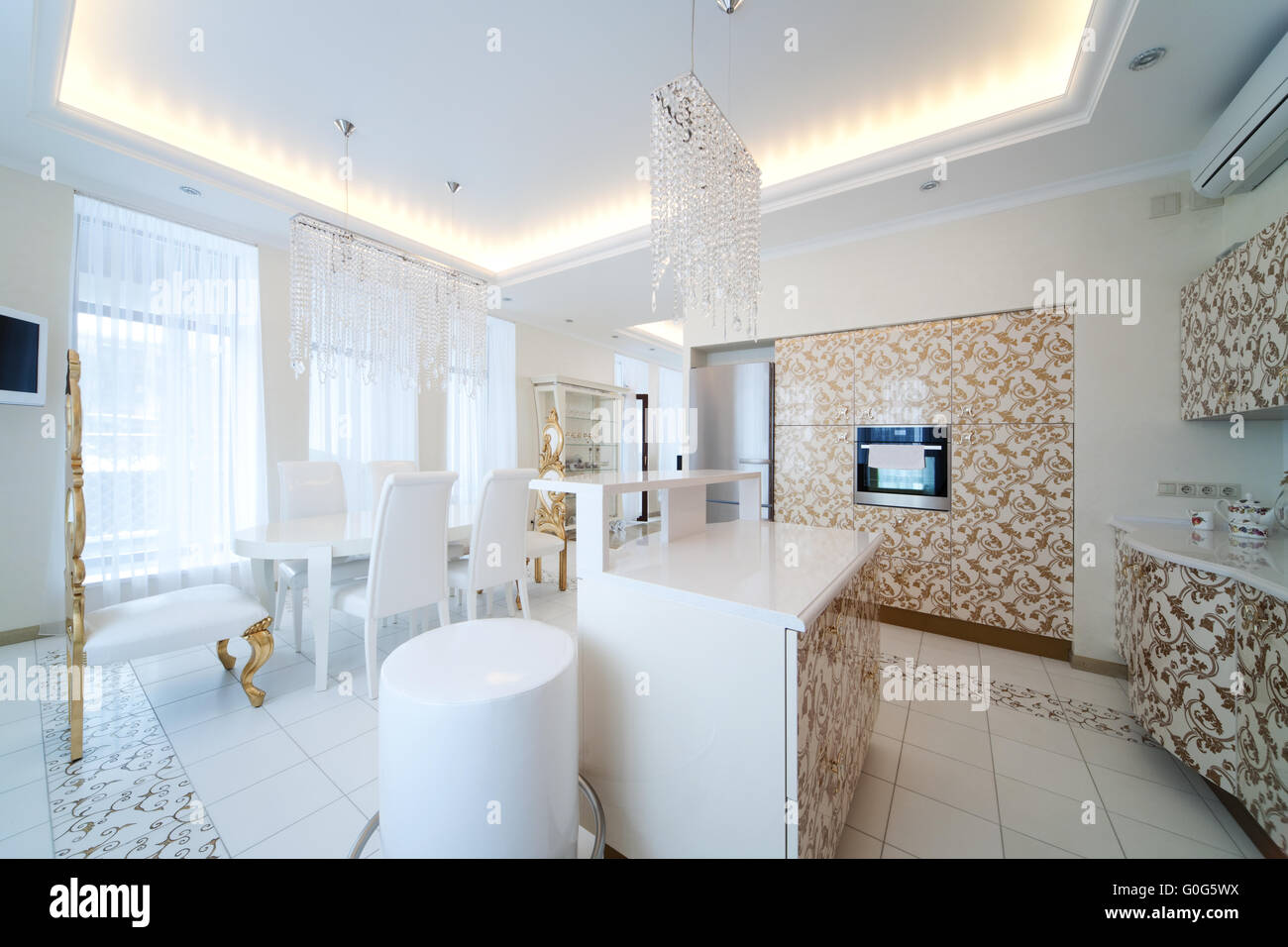modern and white kitchen in the new apartment Stock Photo - Alamy
