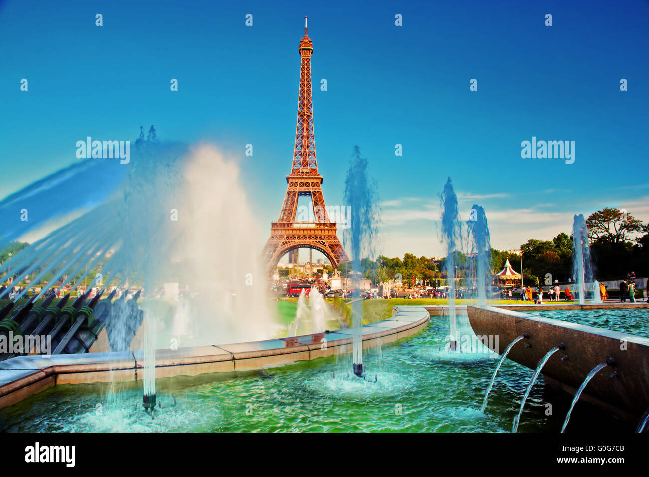 Jardins du trocadero tour eiffel hi-res stock photography and images ...