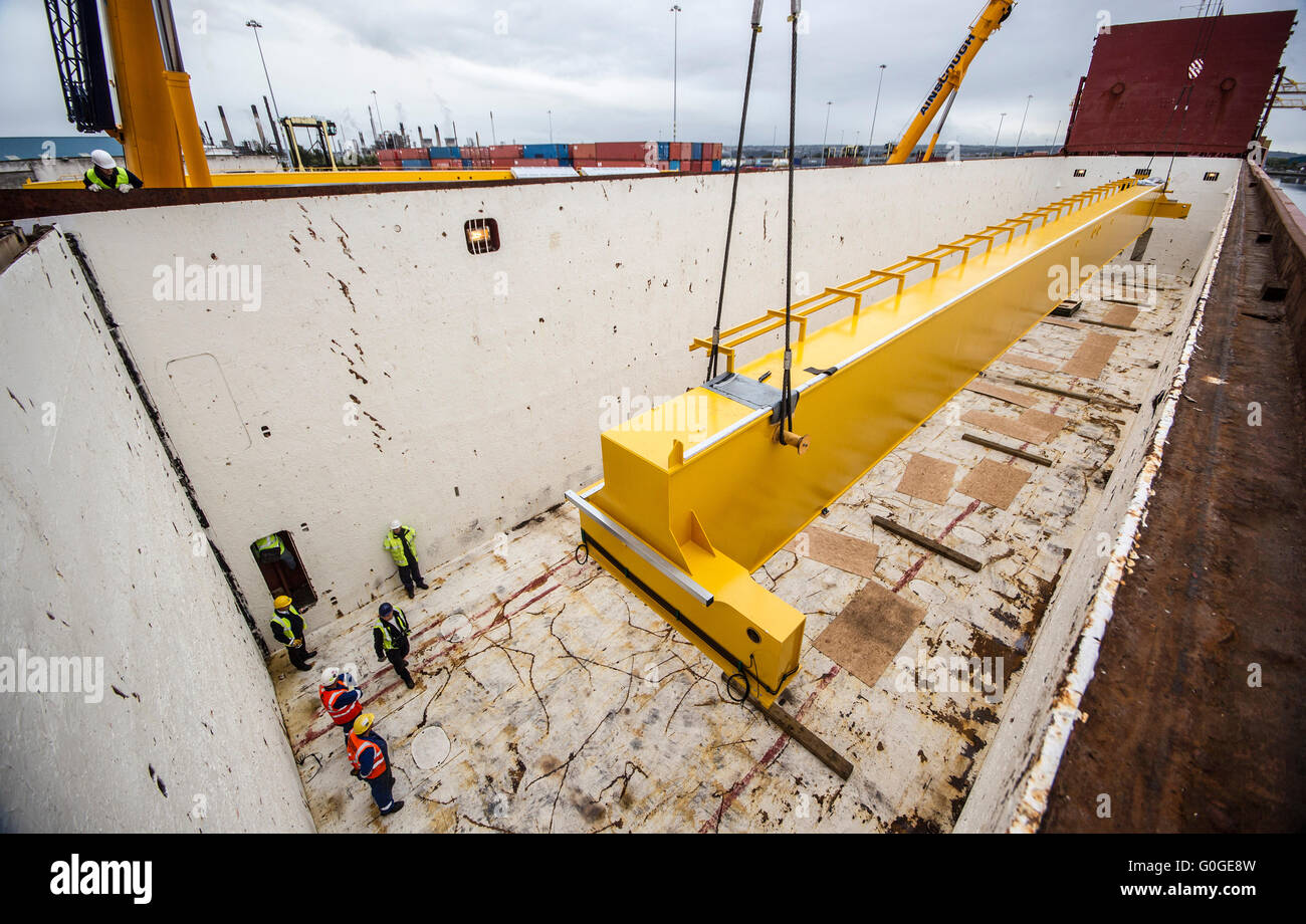 Cargo being loaded into ships hold Stock Photo Alamy