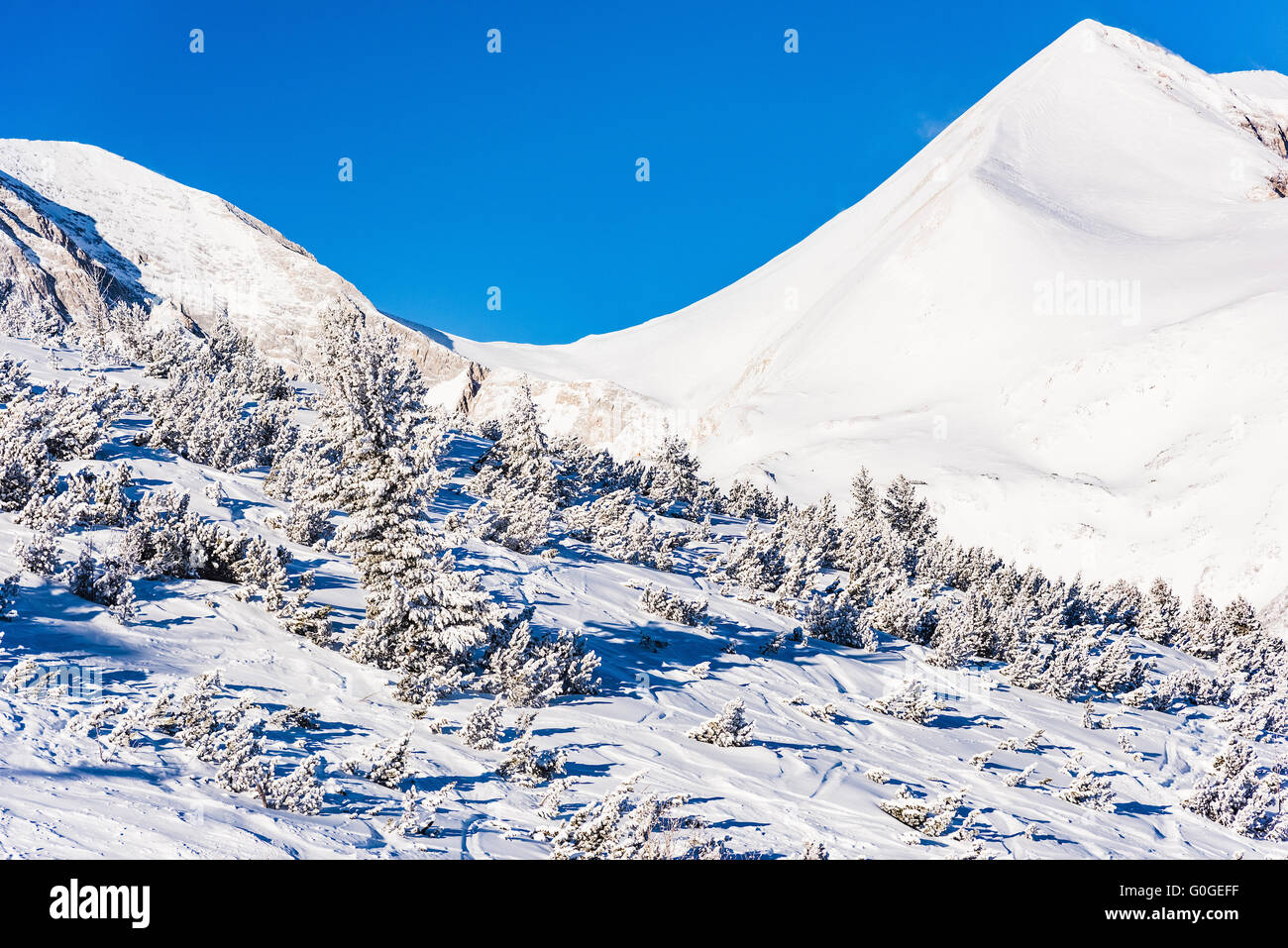 Glacier capped mountains hi-res stock photography and images - Alamy