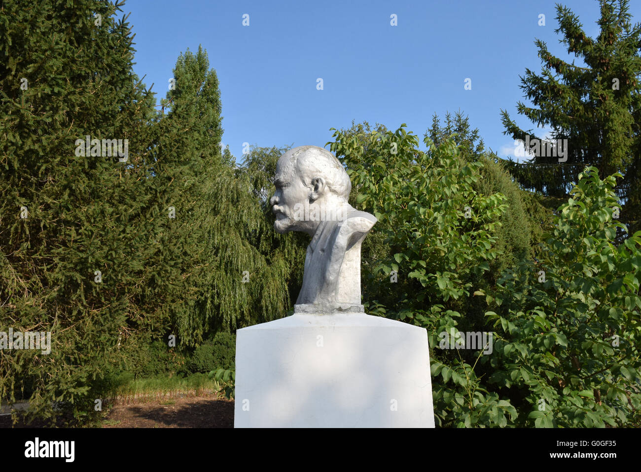 Old monument to Lenin Stock Photo - Alamy
