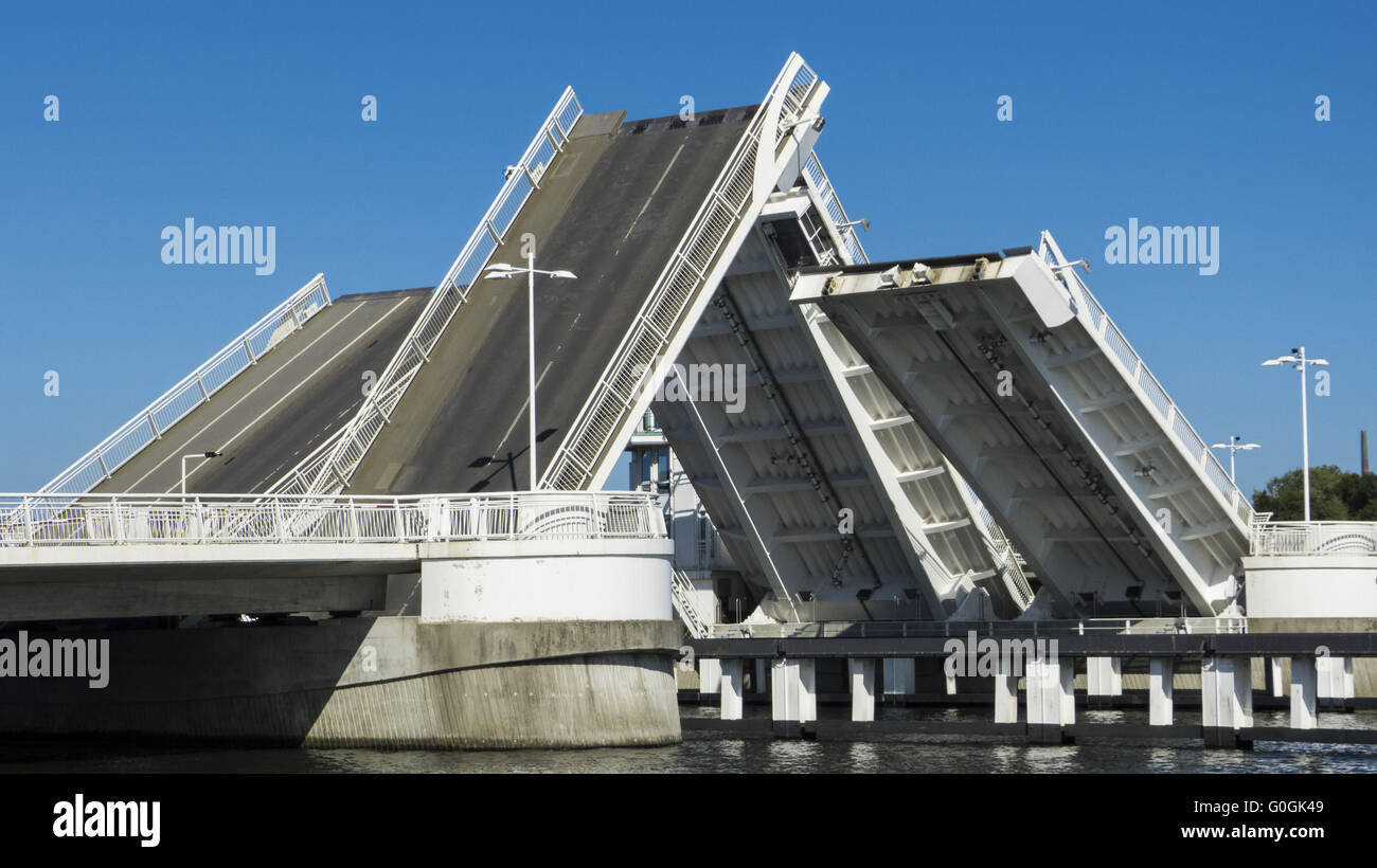 Double leaf bascule bridge hi-res stock photography and images - Alamy