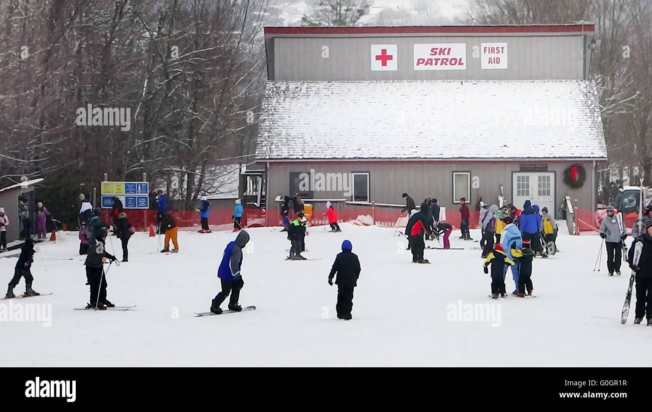 ski patrol emergency building in north carolina Stock Photo Alamy