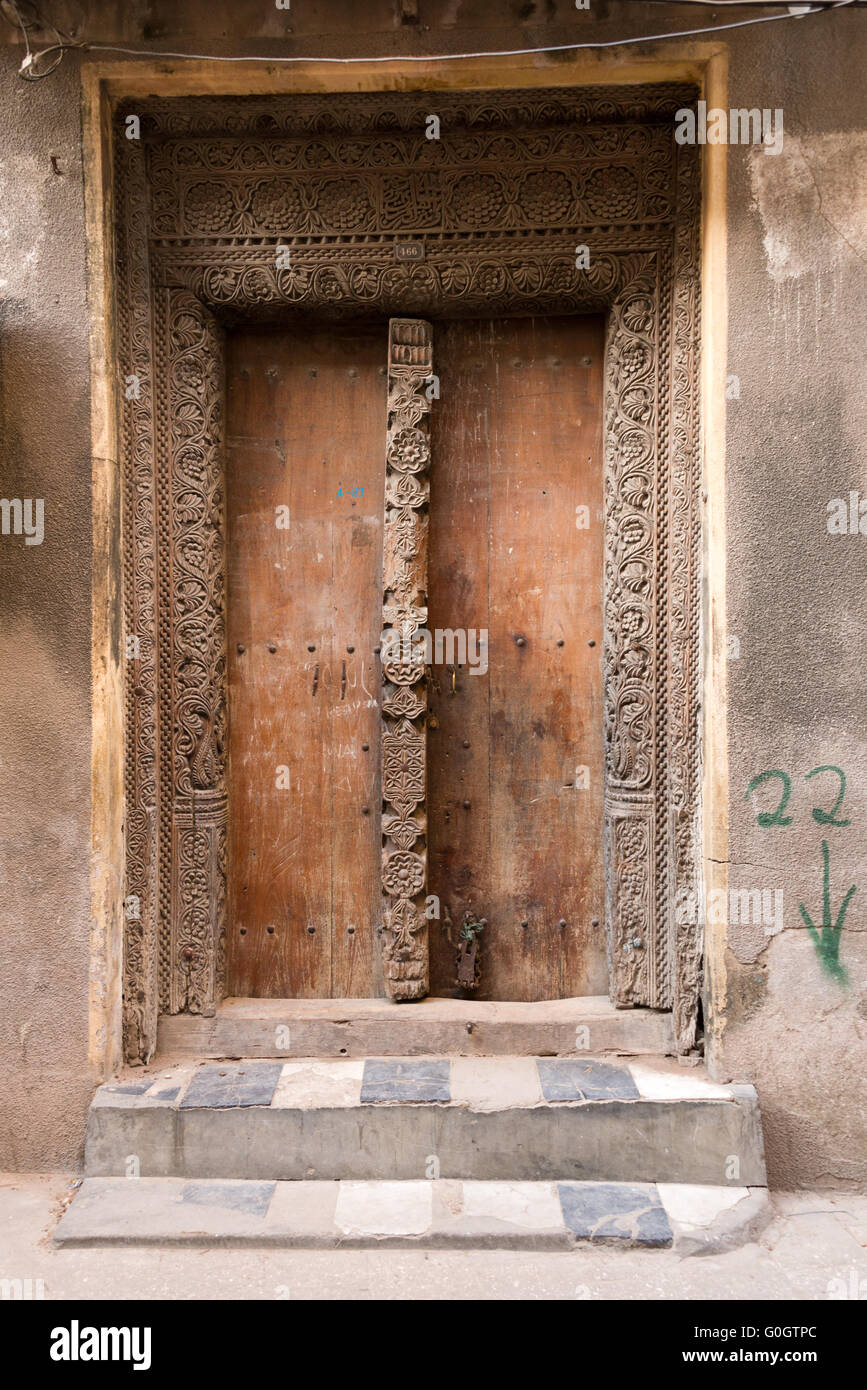 Ancient indian door hi-res stock photography and images - Alamy