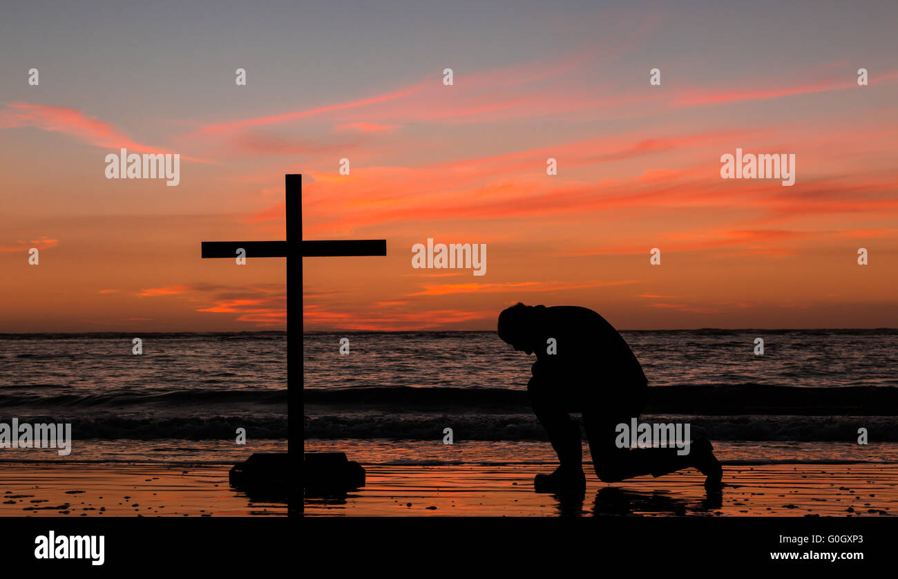 Kneeling down in prayer hi-res stock photography and images - Alamy